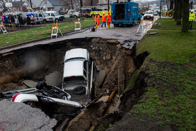 Ground (Sinkhole) Opens In Chicago, Swallowing 3 Cars