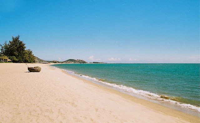 Bãi biển Ninh Chữ - Nét đẹp hoang sơ