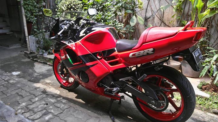 LAPAK MOGE BEKAS Honda CBR 600 F2 Supersport th 1992 