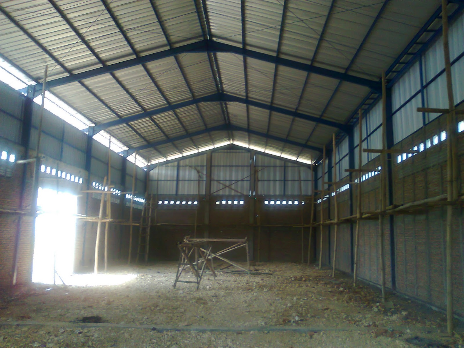 konstruksi gudang,gedung olah raga,tempat futsal Choirul Tralis