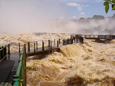 Cataratas do Iguaçu em período de cheia