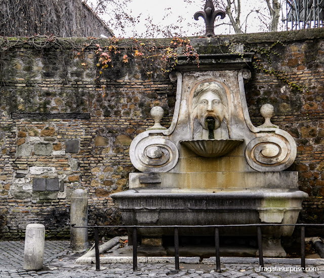Fontana del Mascherone, Via Giulia, Roma