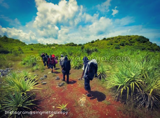 tracking ke pantai Buron