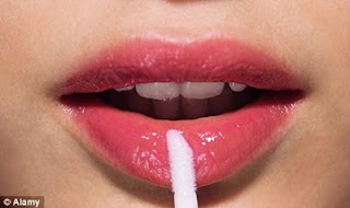 http://mustahabbah.blogspot.com/2015/05/cara-alami-membuat-bibir-jadi-sexi.html