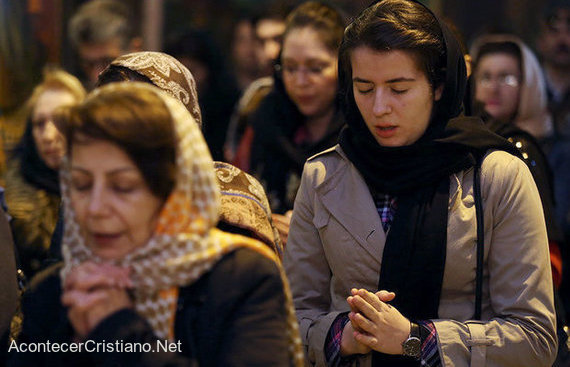 Mujeres cristianas iraníes en una iglesia en Irán