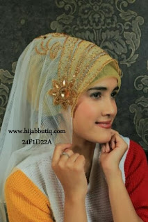 JILBAB PESTA PENGANTIN / JILBAB PARTY yang cantik dan elegan. Terbuat dari bahan tile atau hycon dengan dihiasi payet jepang maupun swarovsky. Warna bisa dipesan sesuai keinginan anda. 