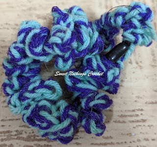 Sweet Nothings Crochet free crochet pattern, free crochet pattern for a hair scrunchy, photo of the hair scrunchy,