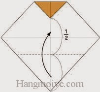 Bước 3: Gấp góc dưới tờ giấy lên trên.