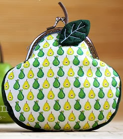 http://www.craftpassion.com/2011/10/mod-o-pear-ball-clasp-coin-purse.html