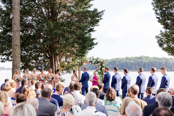 Summer Wedding at Brittland Manor photographed by Maryland Wedding Photographer Heather Ryan Photography