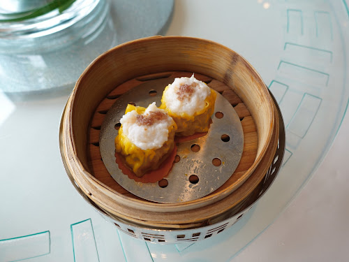 Lung King Heen (龍景軒) - 3 Michelin star Cantonese fine-dining restaurant Four Seasons Hotel Hong Kong - Steamed shrimp and pork dumplings with Yunnan ham (腿蓉蒸燒賣)