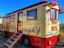 Hotel con encanto en la Caravana del Circo Raluy Legacy
