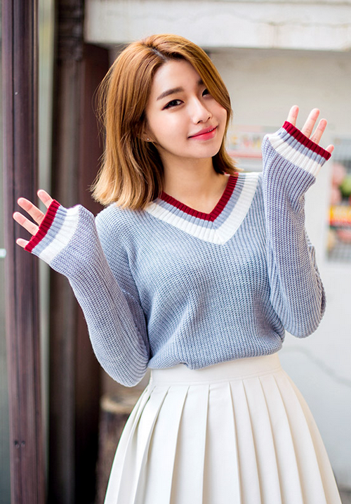  Color-Blocked V-Neck Sweater