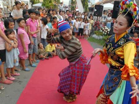 Properti Tari Topeng yang Sering Digunakan Lengkap Beserta Gambar