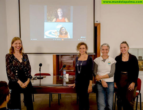 El Cabildo celebra un encuentro con mujeres profesionales de la ciencia para potenciar su papel en esta materia