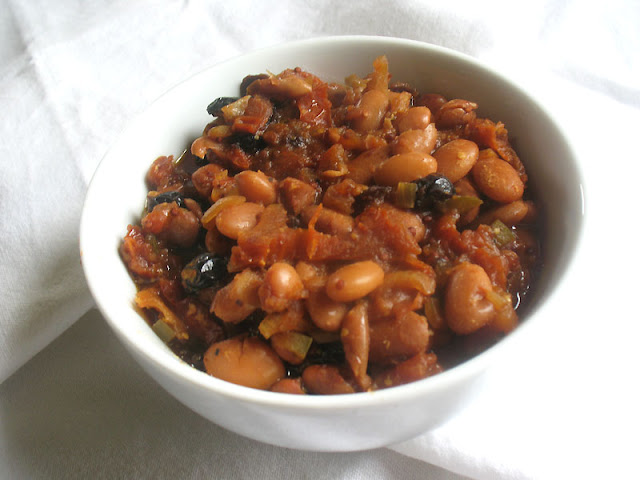 Stovetop Baked Beans with Apple and Sun-Dried Tomatoes