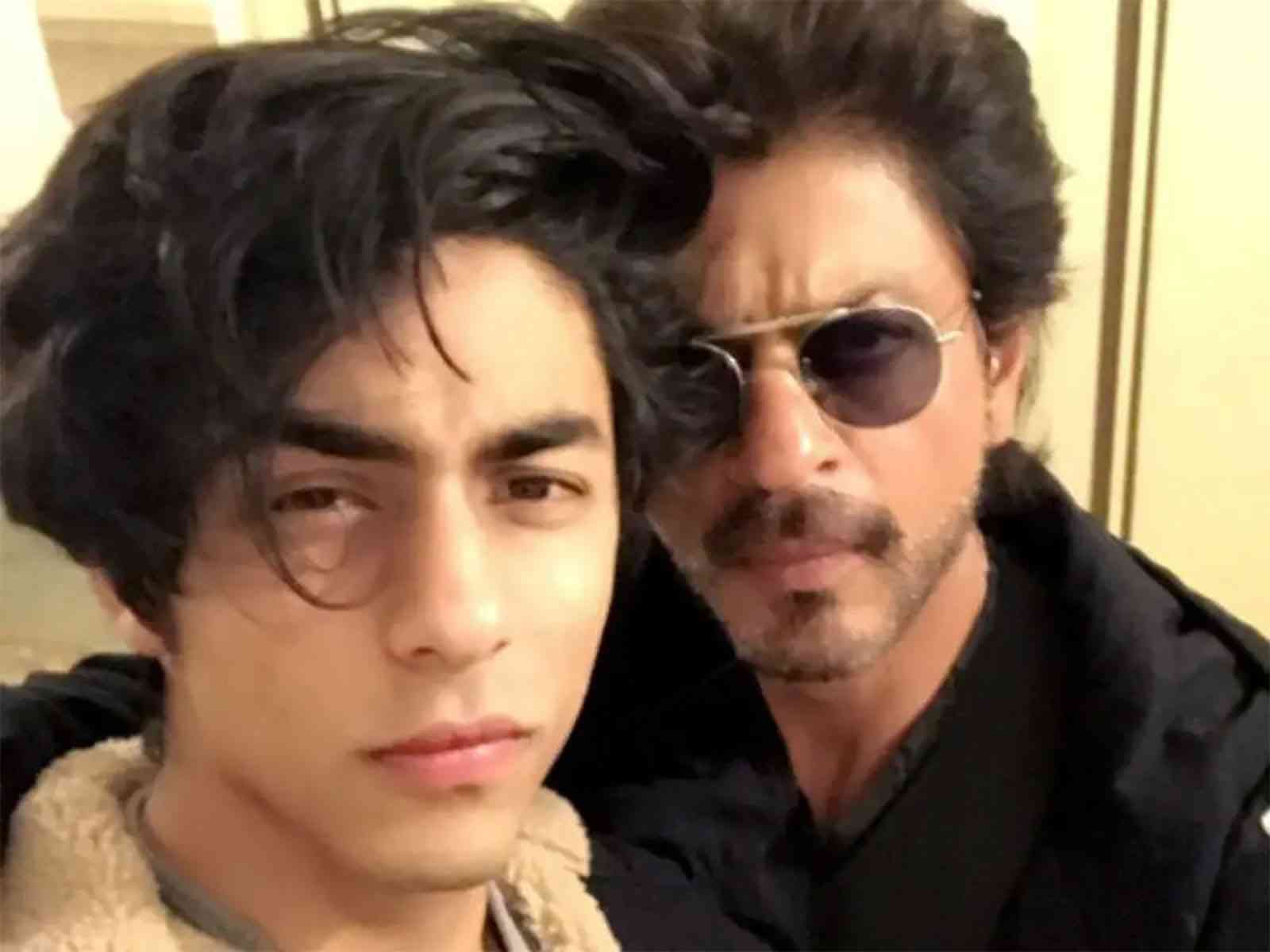 Shah Rukh Khan's son is released from prison amid a huge crowd (video) Aryan Khan, son of Bollywood star Shah Rukh Khan, was released from prison on Saturday after spending 28 days behind bars over his involvement in a drug case.