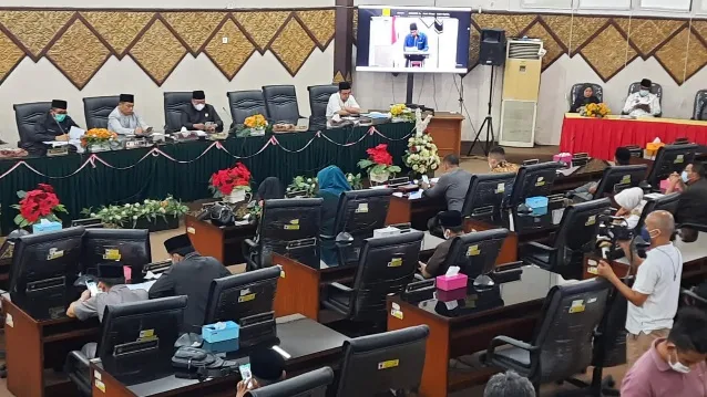 DPRD Kota Padang Gelar Rapat Paripurna Penyampaian Pendapat Akhir Fraksi-Fraksi Terhadap LKPJ Tahun 2021