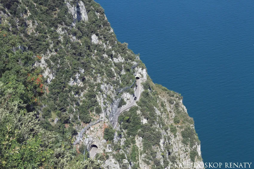 Widok na Strada della Forra z Terrazza del Brivido