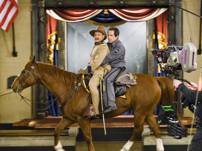Larry (Stiller) y Roosevelt (Williams) montando a caballo