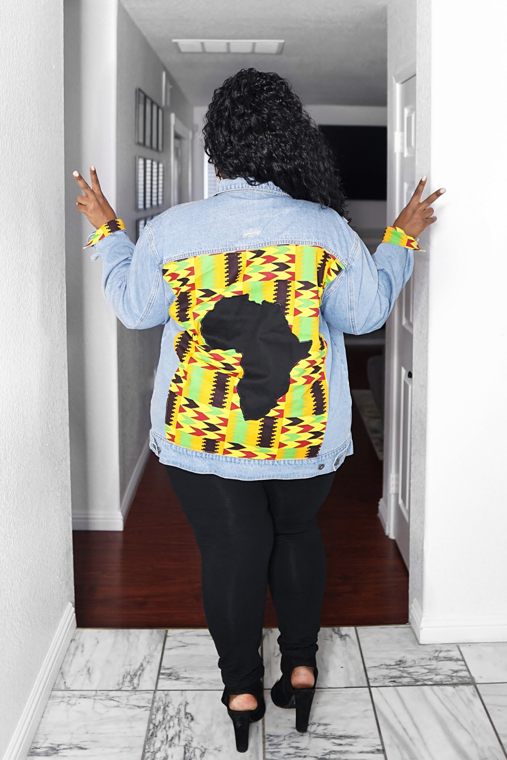 plus size blogger lacenleopard wearing an african print jacket
