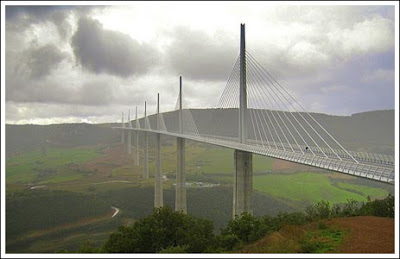 Foto Jembatan Tertinggi Di Dunia Millau Bridge