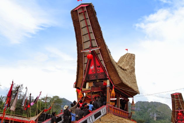 Coffin being carried into the funeral house at Tana Toraja