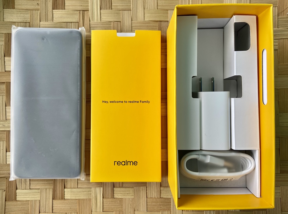 realme narzo 20 pack, phone and acessories