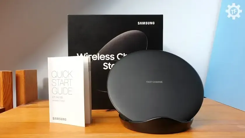 Samsung EP-N5100 Wireless Charger Stand Opakowanie i zestaw sprzedażowy