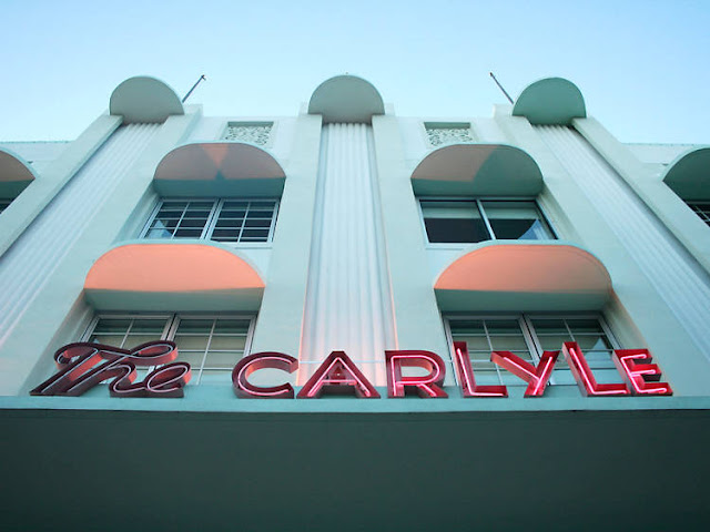 The Right Way to Experience Miami- Take sights in at the Art Deco District 