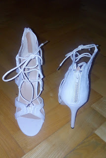www.rosegal.com/sandals/stylish-lace-up-and-zip-360600.html?lkid=10481