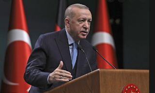 Erdogan: We are ready to strengthen cooperation with Austria in transporting gas to Europe Turkish President Recep Tayyip Erdogan announced his country's readiness to strengthen cooperation with Austria in the field of transporting natural gas from the Caspian and Mediterranean Seas to Europe. He also stressed that Turkey will continue to make all efforts to establish peace between Russia and Ukraine.  On Sunday, Turkish President Recep Tayyip Erdogan expressed his country's readiness to strengthen cooperation with Austria in the field of transporting natural gas from the Caspian and Mediterranean Seas to Europe.  The Communication Department of the Presidency of the Turkish Republic said in a statement that President Erdogan discussed, during a telephone conversation with Austrian Chancellor Karl Nehammer, bilateral relations and regional issues, including the Russian-Ukrainian war.  Erdogan expressed his satisfaction with the level of relations between the two countries during the recent period, according to the statement.  He pointed out that the Turkish community in Austria constitutes the strongest human bond between the two countries, stressing that Austria's attention to the comfort and well-being of Turkish society will enhance the current positive atmosphere between Ankara and Vienna.  He stressed that Turkey will continue to make all efforts to establish peace between Russia and Ukraine.  Erdogan also expressed his aspiration to restart the existing mechanisms of relations between Turkey and the European Union, to make tangible progress regarding the lifting of entry visas for Turkish citizens to the European Union countries, to open good chapters in the path of Ankara's accession to the European Union, and to start negotiations to modernize the Customs Union without delay.  He referred to Turkey's strategic position regarding the transfer of energy resources from the Caspian Seas and the eastern Mediterranean to Europe through Turkish territory.  He noted that Austria is an important natural gas distribution center in Europe, expressing Ankara's readiness to strengthen its cooperation with Vienna in this regard.