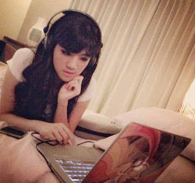 DJ Una : DJ Cantik di Acara Dahsyat 