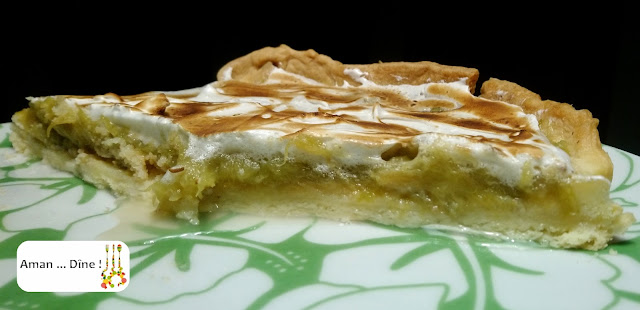 Tarte meringuée à la pomme, à la rhubarbe et à l'amande