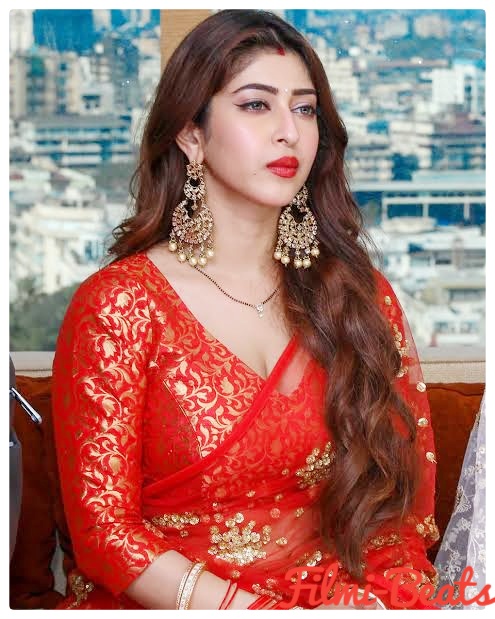 Biography and wallpapers of Sonarika Bhadauria.