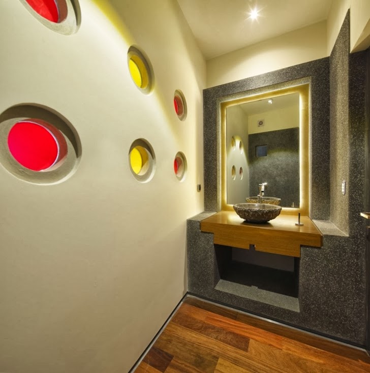 Bathroom in Extreme modern house by Longhi Architects