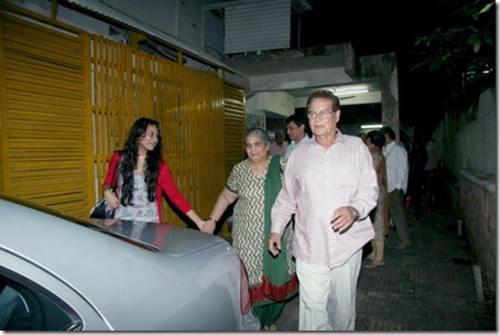 Sonakshi_Sinha_Salim_Salma_Khan_15Jul2010