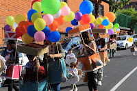 bajada de disfraces de las fiestas de Lutxana