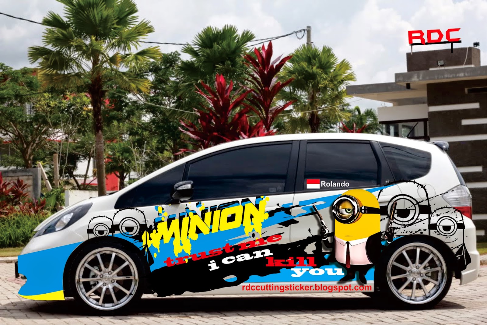 Honda Jazz Modifikasi Stiker Dengan Tema Minion