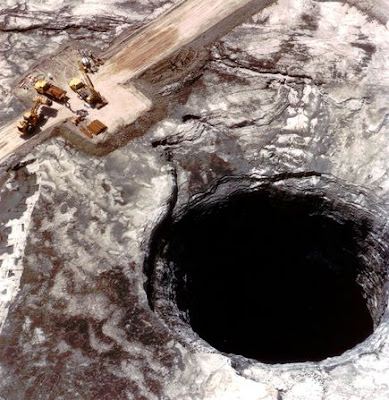 Sinkholes on Sinkhole  Lubang Lubang Besar  Terkenal Di Dunia