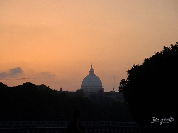 Cúpula de San Pedro al atardecer