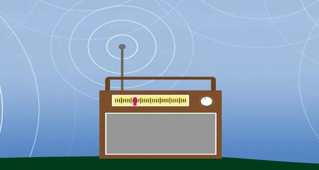 What waves does bluetooth use to transfer data?