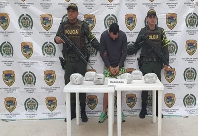 20 libras de marihuana traía un 'maestro de obra' en el equipaje