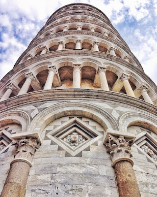 Pisa Campo dei Miracoli Storia dell'Arte Architettura Romanica Romanico in Toscana la torre di Pisa arcate cieche losanghe