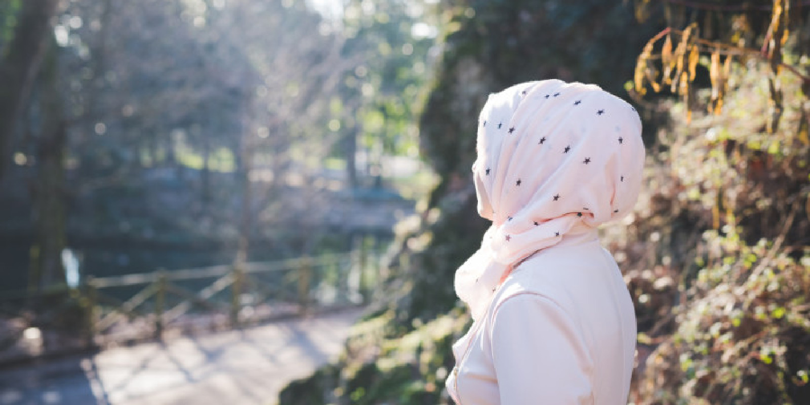 30 Kata Kata Hijrah Wanita Muslimah Bicara Wanita