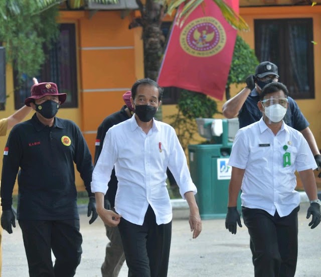 Presiden Jokowi Tinjau Kegiatan Vaksinasi Pintu ke Pintu di Provinsi Aceh