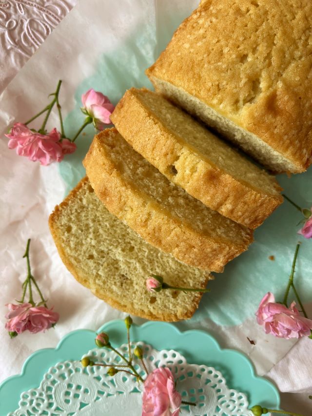 Pound cake and pink roses on blue plates with white lace doily