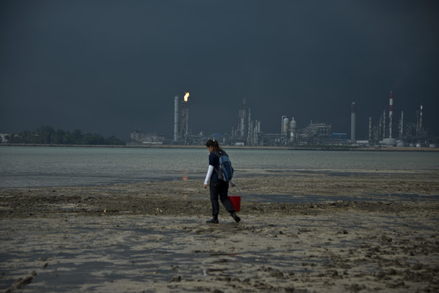 Dark cloud over Semakau & Bukom