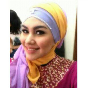 Foto cantik Kartika Putri berjilbab