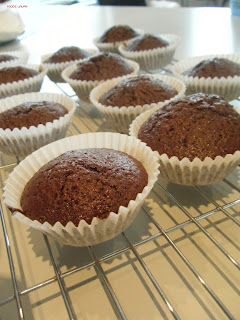 unfrosted before frosting chocolate cupcakes